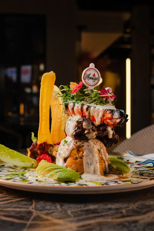 El Monumento de Santiago: mofongo, churrasco Angus y cola de langosta con salsa bechamel